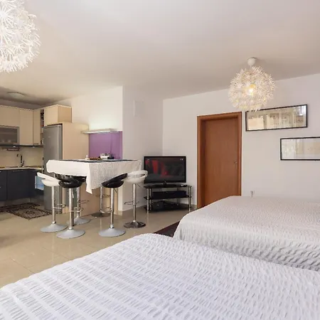 Maki Exclusive Hvar Town