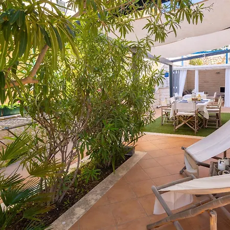 Maki Exclusive * Hvar Town